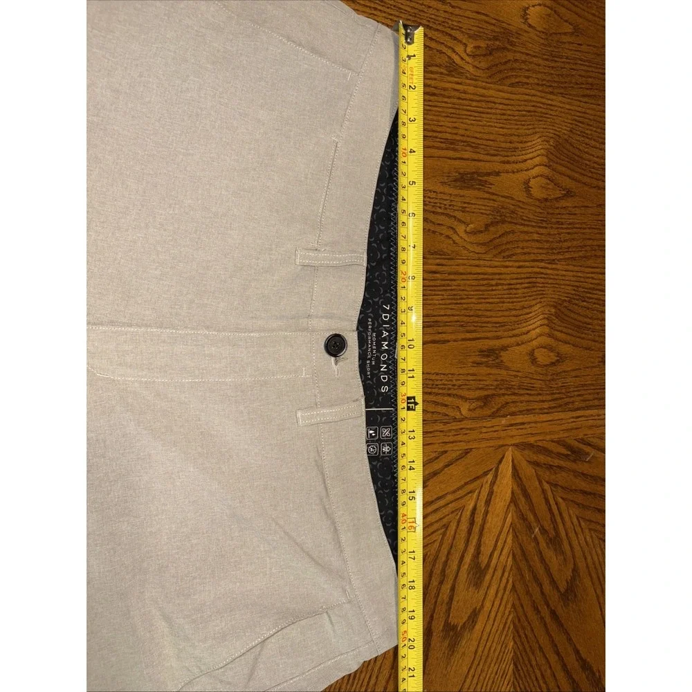 7 Diamonds Momentum Performance Shorts Men's Size 38 Beige Chino Golf